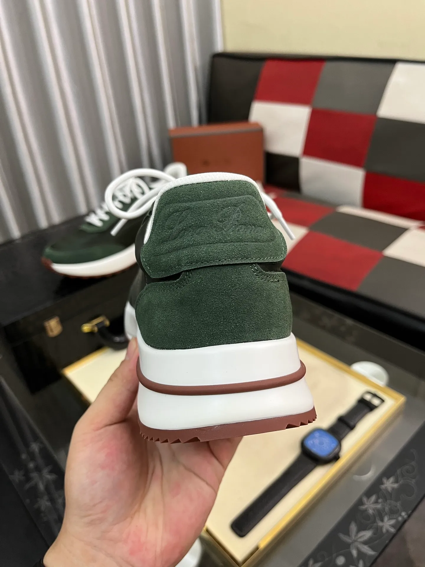 Men's shoes 💰458⌚️⌚️ Loro Pian* Loro Pian* casual shoes are made of cowhide frosted cowhide. Unique texture, simple and elegant, in line with Asian shoe lasts. Almond toe bar, apron style toe, drum-stitched upper. Same color stitching details. Slip-on style for easy on and off. Original color full cowhide lining. The insole is decorated with the 🈶️ brand logo. The original open-molded TPU raw rubber outsole. The soft rubber sole has super grip performance. Comfortable and casual style. You can create 🉑casual🉑formal urban style at will!  Code number: 38-44